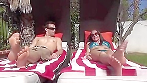 FOOT CUCKOLD.