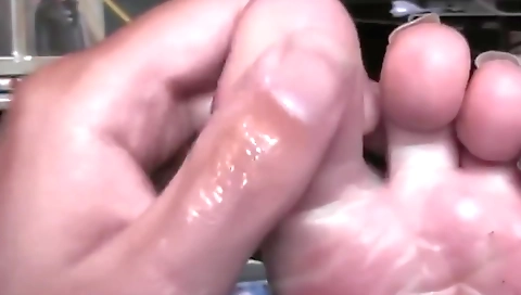 Deborah puts saliva on her feet for the first time ever feet fetish Deborah met de la salive sur ses pieds pour la premiere fois de sa vie fetichisme des pieds