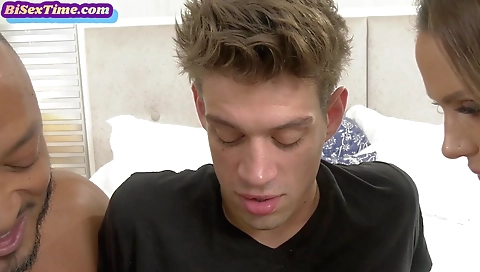 Hot bae hard pussyfucked in bisex 3way