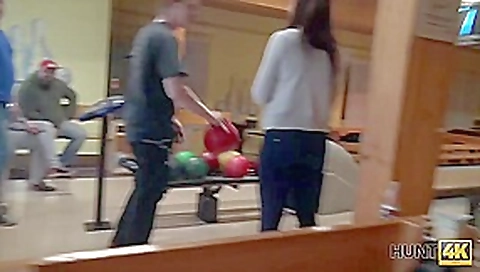 HUNT4K. Dude sells girlfriend's twat to guy and continues to play